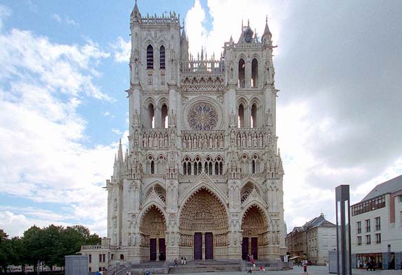 http://monumentshistoriques.free.fr/cathedrales/amiens/images/n.dame.jpg