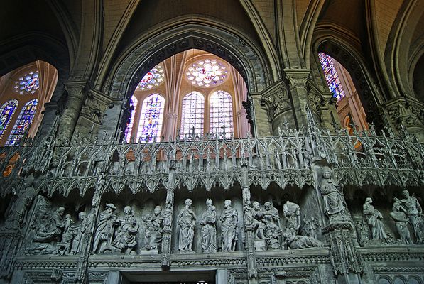 statues