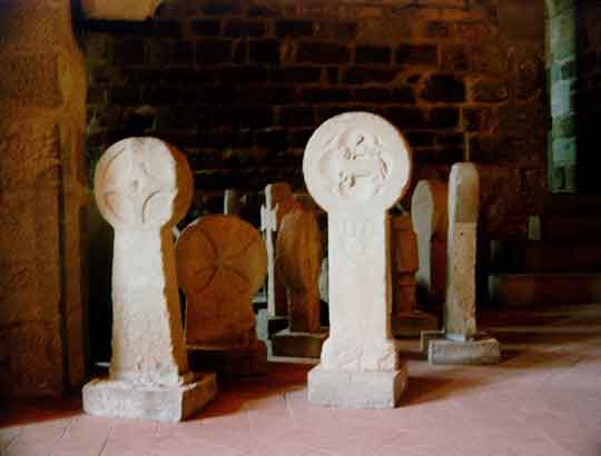 steles-chateau